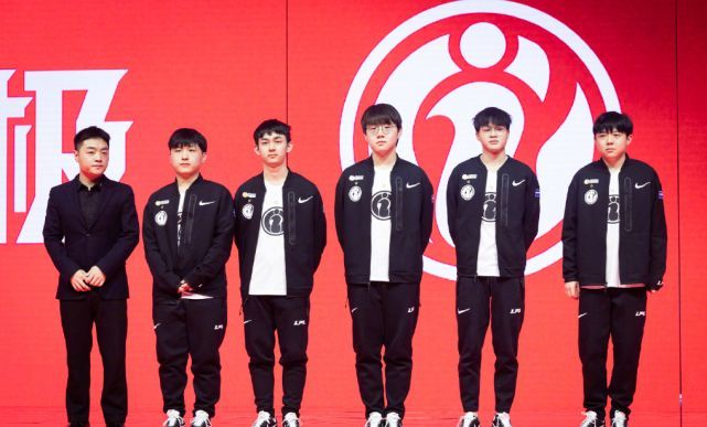 并将目光锁 并将目光锁