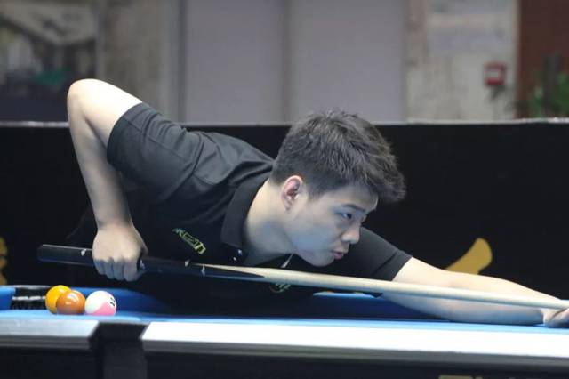 随着年轻球 随着年轻球